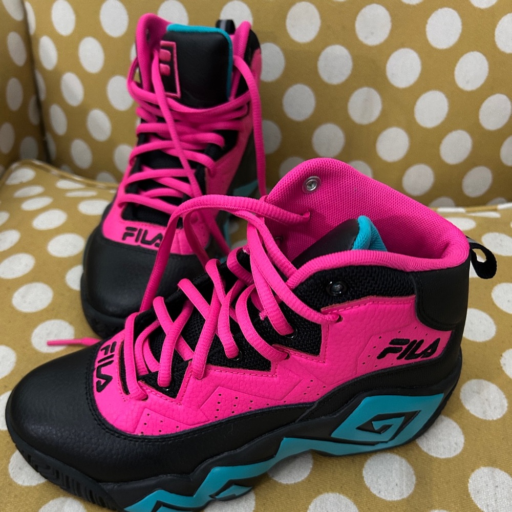 Fila Tennis Shoes Size 7.5